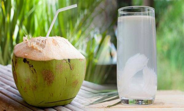   Không nên uống nhiều bởi nước dừa có vị ngọt và có thể làm tăng đường huyết  