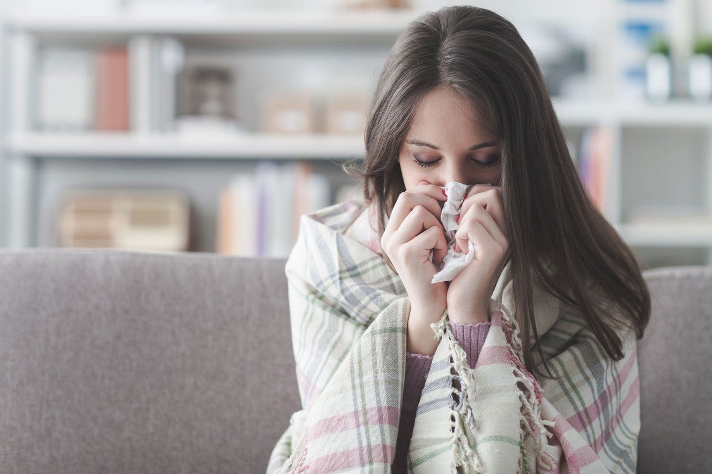   Nhiều bệnh nhân mắc COVID-19 có biểu hiện bị sốt, ho, khó thở...  