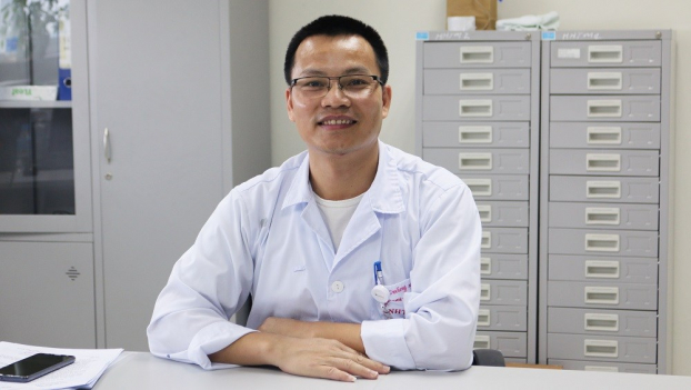   TS.BS Văn Đình Tráng, phụ trách khoa Vi sinh - Sinh học phân tử, Bệnh viện Bệnh Nhiệt đới Trung ương  