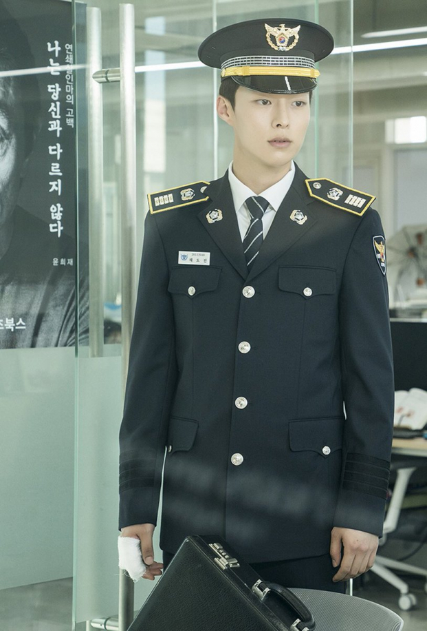 5 sao nam mặc quân phục đẹp nhất xứ Hàn, Song Joong Ki đọ sắc Hyun Bin, ai soái hơn? 5