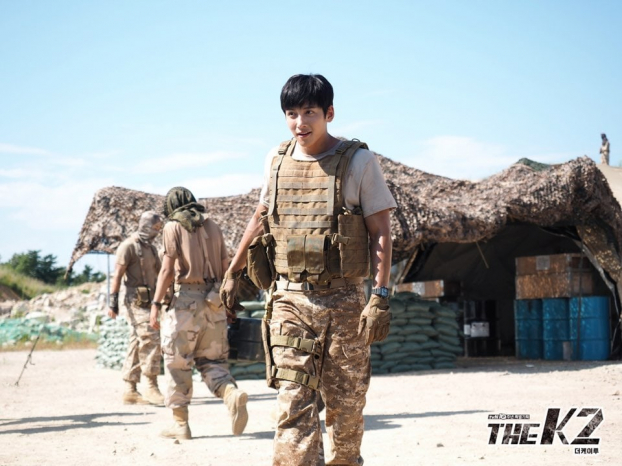 5 sao nam mặc quân phục đẹp nhất xứ Hàn, Song Joong Ki đọ sắc Hyun Bin, ai soái hơn? 3