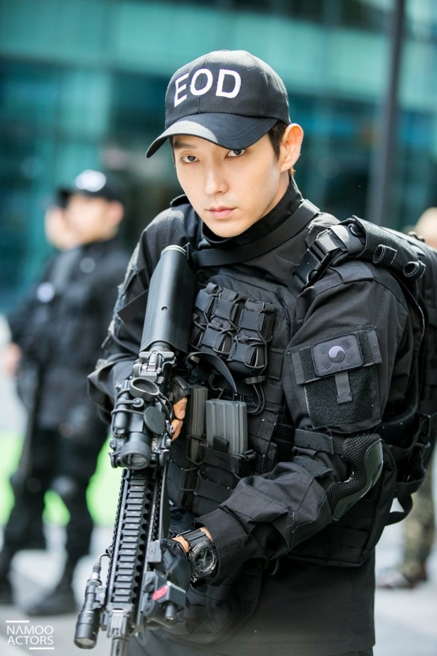 5 sao nam mặc quân phục đẹp nhất xứ Hàn, Song Joong Ki đọ sắc Hyun Bin, ai soái hơn? 4