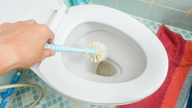 5 cách tẩy trắng nhà vệ sinh sạch bong kin kít không cần dùng hóa chất độc hại 2