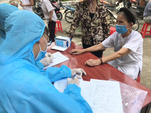   Kiểm tra sức khỏe và hướng dẫn người dân xã Hoài Thượng, Thuận Thành, Bắc Ninh  
