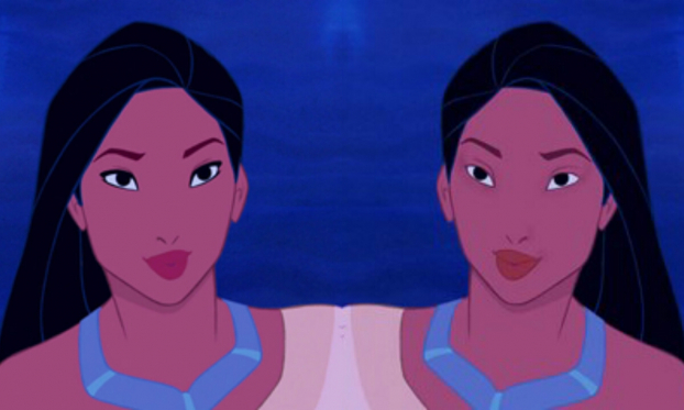   Pocahontas sở hữu vẻ đẹp góc cạnh, bởi vậy cô không trang điểm quá nhiều, khi không có lớp trang điểm nhìn cũng không khác nhiều  