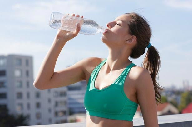 9 thói quen uống nước rất hại cho sức khỏe mà ai cũng từng mắc phải 0
