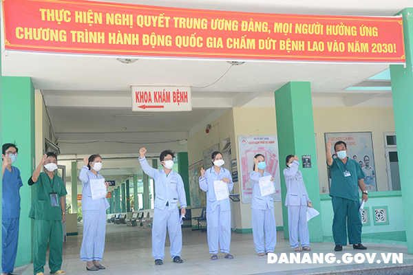   Bệnh viện Phổi Đà Nẵng cho xuất viện 6 bệnh nhân mắc COVID-19  