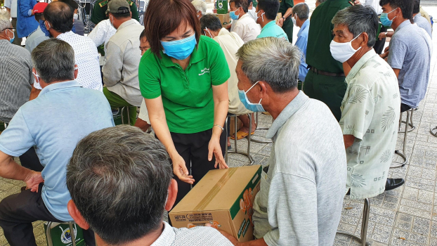   Trước đó, NutiFood đã trao hàng ngàn thức uống dinh dưỡng cho bộ đội biên phòng và người dân vùng biên giới tại Tây Ninh, góp sức cùng toàn dân chung tay đẩy lùi COVID-19    