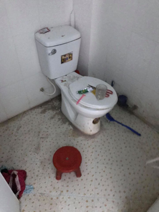   Nhà vệ sinh vẫn được chủ nhân của căn phòng sử dụng hàng ngày  
