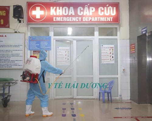   Khoa Cấp cứu Bệnh viện Đa khoa tỉnh được phun khử khuẩn trước khi hoạt động trở lại  