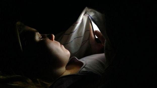 3 thói quen trước khi đi ngủ còn hại hơn thức khuya, hàng triệu người Việt thường làm 0