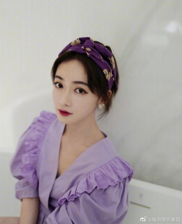 Vương Nhất Bác, Địch Lệ Nhiệt Ba và loạt sao Hoa ngữ mặc đồ màu tím 'hot trend' 8