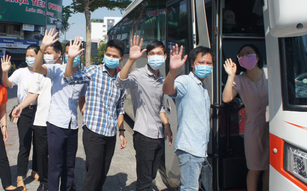   Nhiều đoàn y bác sĩ chia tay Đà Nẵng sau gần 1 tháng hỗ trợ chống dịch COVID-19.  