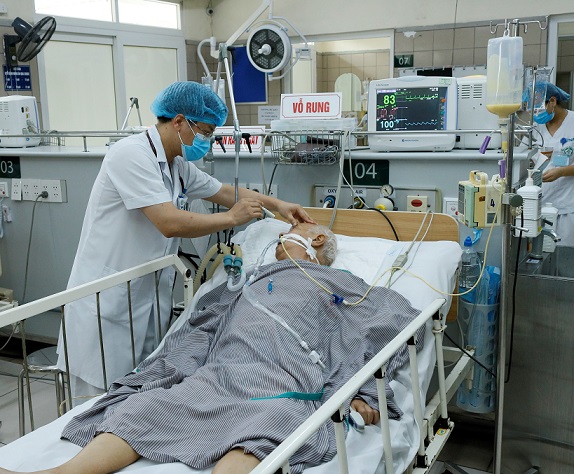   Bệnh nhân bị ngộ độc thực phẩm sau khi ăn Pate Minh Chay vẫn trong tình trạng thở máy, liệt cơ hô hấp  