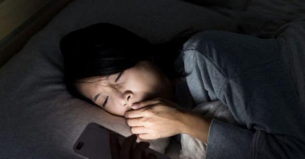 3 thói quen trước khi ngủ đang âm thầm rút ngắn tuổi thọ của bạn 1