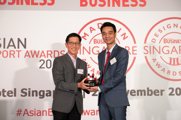   Đại diện Vinamilk nhận Giải thưởng xuất khẩu Châu Á tại Singapore vào cuối năm 2019  