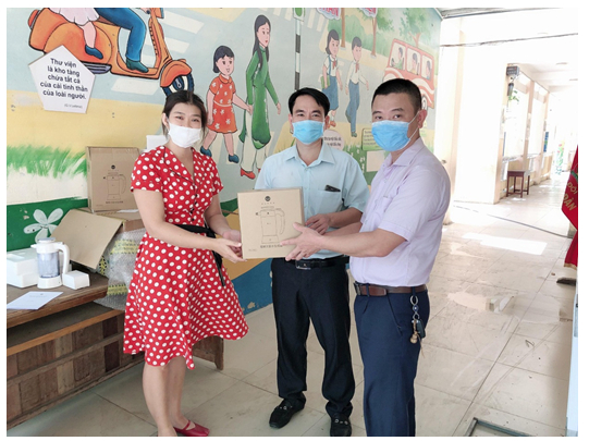   Ultty Việt Nam trao 10 bình điện phân phun sương diệt khuẩn cho Trường tiểu học Ngô Mây, Phường An Hải Đông, Sơn Trà, Đà Nẵng  