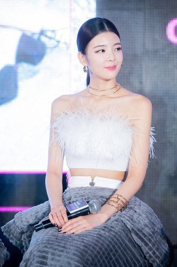 10 idol nữ trời sinh mặt lạnh: Jennie nhiều lần bị chỉ trích, Irene tính cách khác hẳn 10