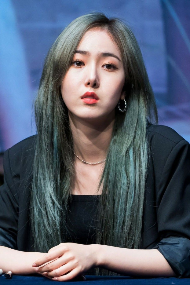10 idol nữ trời sinh mặt lạnh: Jennie nhiều lần bị chỉ trích, Irene tính cách khác hẳn 9