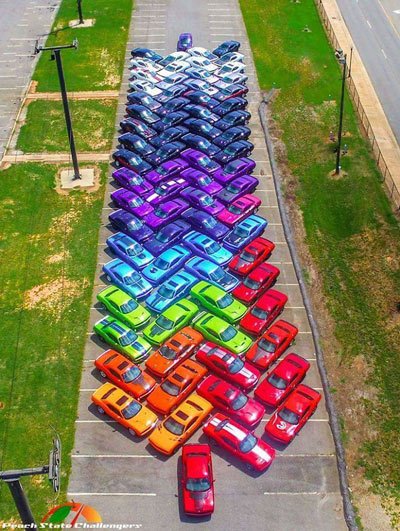   Một màn đậu xe vô cùng ấn tượng từ màu sắc cho đến cách sắp xếp.  