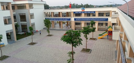   Trường tiểu học Thái Hòa B nơi em N theo học.  