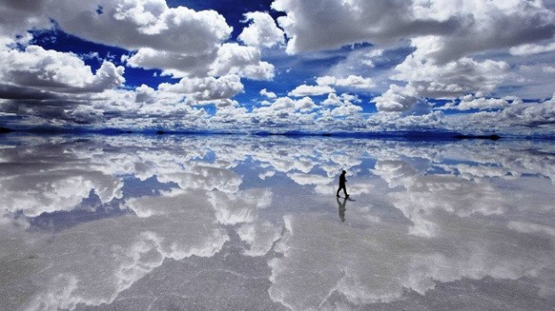   Cánh đồng muối lớn nhất thế giới ở Salar de Uyuni, Bolivia  