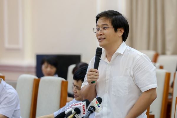   Vụ trưởng Vụ Tiểu học Thái Văn Tài thông tin với báo chí về chương trình lớp 1 năm nay.  