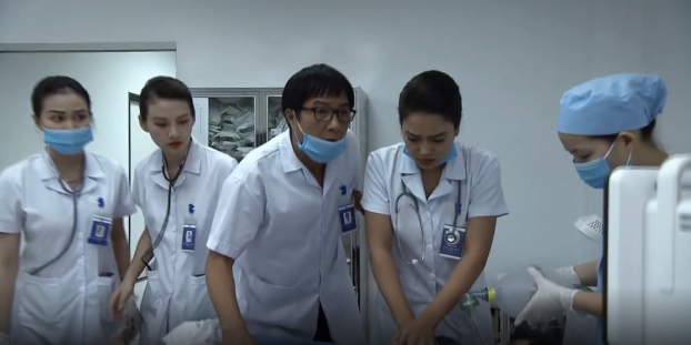   Lửa ấm tập 2 trên VTV1: Bệnh nhân nhí do Thủy theo dõi gặp nguy kịch  