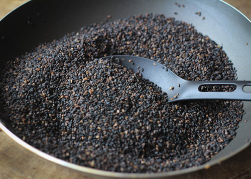Điều gì sẽ xảy ra nếu bạn ăn hạt vừng đen mỗi ngày? 3