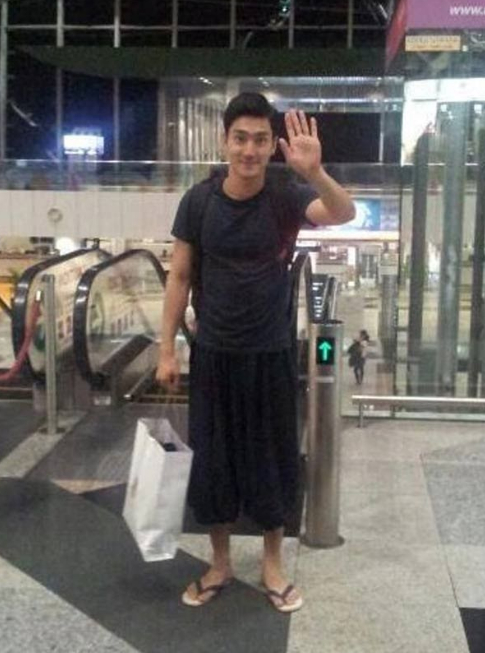 9 lần sao Hàn thành thảm họa sân bay: Người đi giày cọc cạch, G-Dragon mix đồ 'quái dị' 6