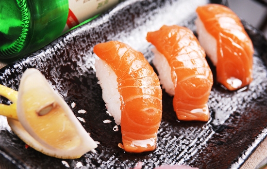 Hóa ra bạn đã ăn sushi sai cách bấy lâu nay, lưu ý để không bị 'kém sang' khi đi ăn đồ Nhật 2