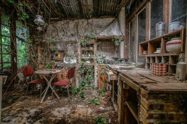   Ngôi nhà tranh bị bỏ hoang ở Anh  