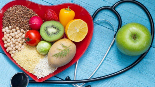   Người bệnh tăng huyết áp cần duy trì chế độ ăn uống lành mạnh để phòng ngừa biến chứng của bệnh. Ảnh minh họa  