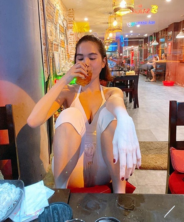 Mỹ nhân Việt ăn uống kém sang: Hari Won bị chê thô thiển, nhìn Ngọc Trinh cạn mà cạn lời 6