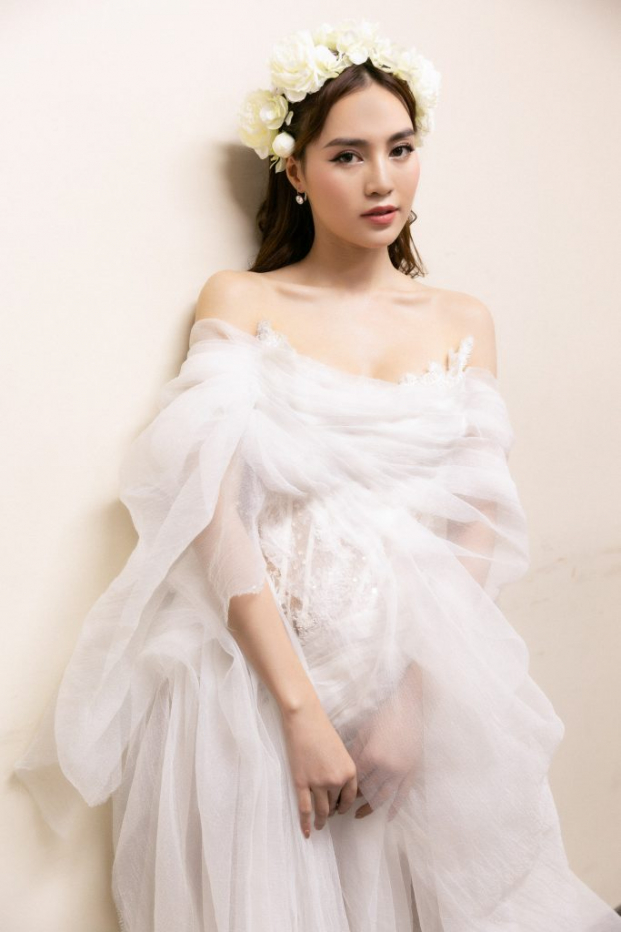 Sao Việt diện váy trễ vai: Ngọc Trinh 'mặc như không', Nhã Phương xinh như công chúa 11