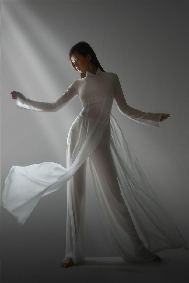 Sao Việt mặc áo dài trắng: Ngọc Trinh đẹp như tiên nữ, nhìn Lâm Khánh Chi mà khóc nghẹn 13