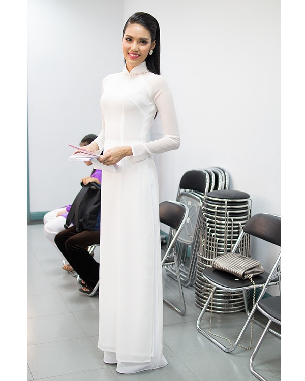 Sao Việt mặc áo dài trắng: Ngọc Trinh đẹp như tiên nữ, nhìn Lâm Khánh Chi mà khóc nghẹn 5