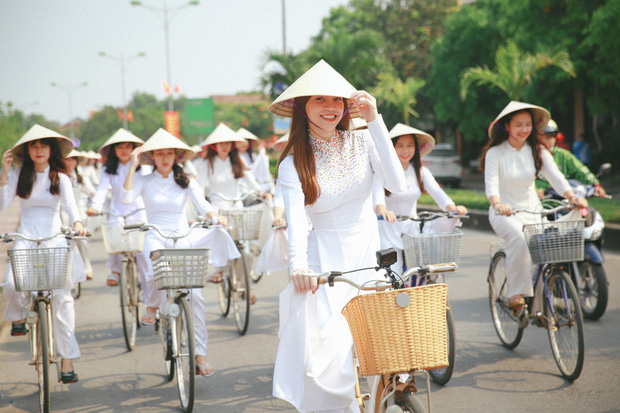 Sao Việt mặc áo dài trắng: Ngọc Trinh đẹp như tiên nữ, nhìn Lâm Khánh Chi mà khóc nghẹn 0
