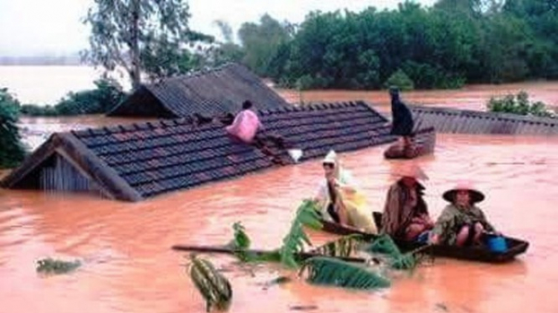   Mưa lũ gây ngập lụt nặng ở Hà Tĩnh.  
