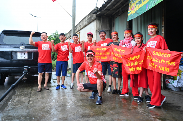   Một số vận động viên tham gia giải Chay tiếp sức 'Lên cùng Việt Nam'  