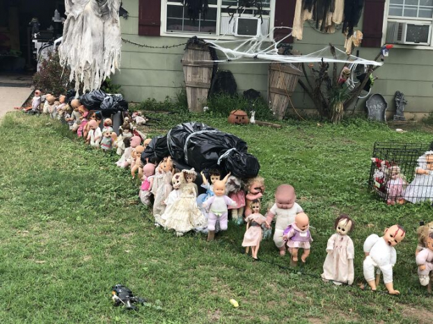22 'bậc thầy' trang trí Halloween khiến hàng xóm vừa sợ vừa buồn cười 0