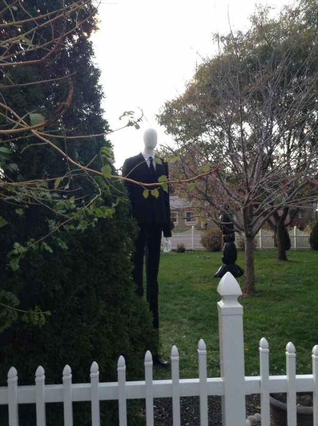 22 'bậc thầy' trang trí Halloween khiến hàng xóm vừa sợ vừa buồn cười 14