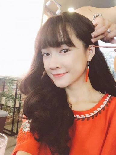 Sao Việt để tóc mái bằng che trán dô: Ngọc Trinh quê mùa, Nhã Phương như búp bê sống 10