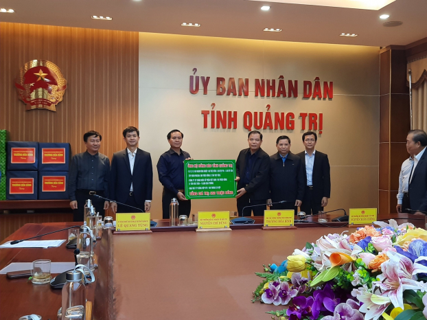   Tập đoàn Masan đồng hành cùng Bộ Nông nghiệp & Phát triển Nông thôn trao tặng 6 tấn thịt viên Heo Cao Bồi đến  bà con vùng lũ.  