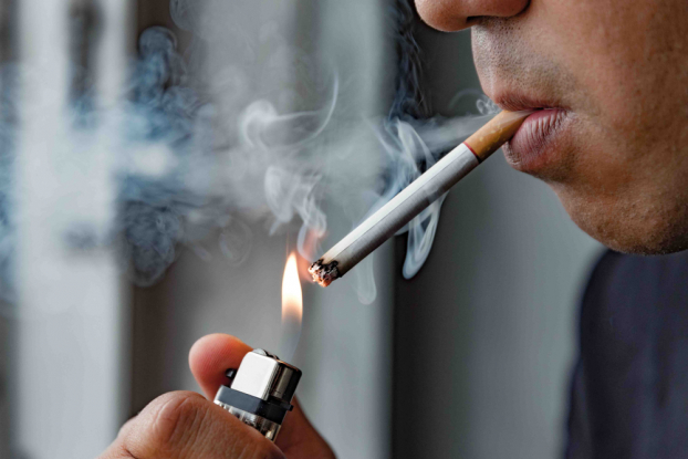   Những chất độc có trong thuốc lá làm tăng nguy cơ bị đột quỵ não. Ảnh minh họa  