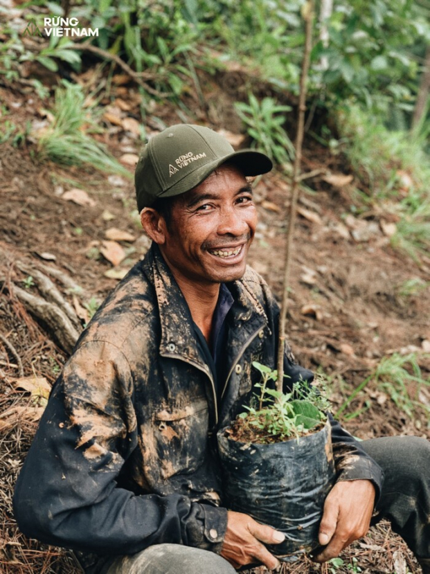 Ca sĩ Hà Anh Tuấn trồng gần 2.000 cây rừng để giúp chống lũ 4