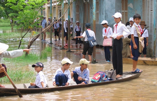   Học sinh Quảng Nam nghỉ học 2 ngày để tránh mưa lũ.  