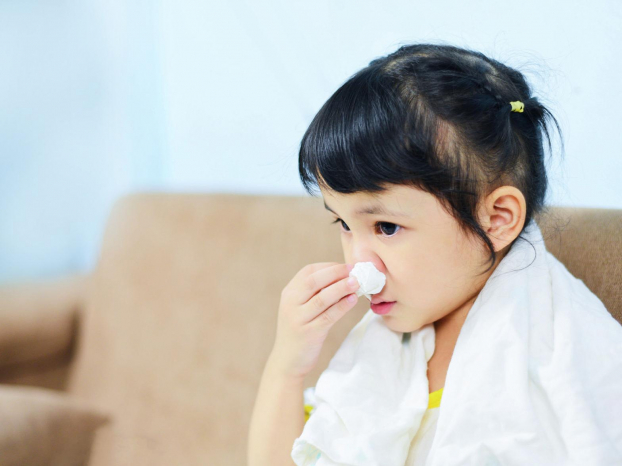  Cha mẹ phòng các bệnh đường hô hấp cho trẻ bằng cách giữ ấm cơ thể, vệ sinh mũi họng và đôi bàn tay sạch sẽ... Ảnh minh họa  