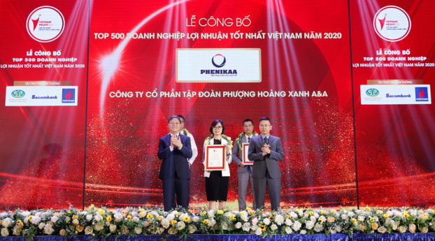   Đại diện lãnh đạo Tập đoàn Phenikaa nhận giải thưởngTop 500 doanh nghiệp lợi nhuận tốt nhất Việt Nam 2020  