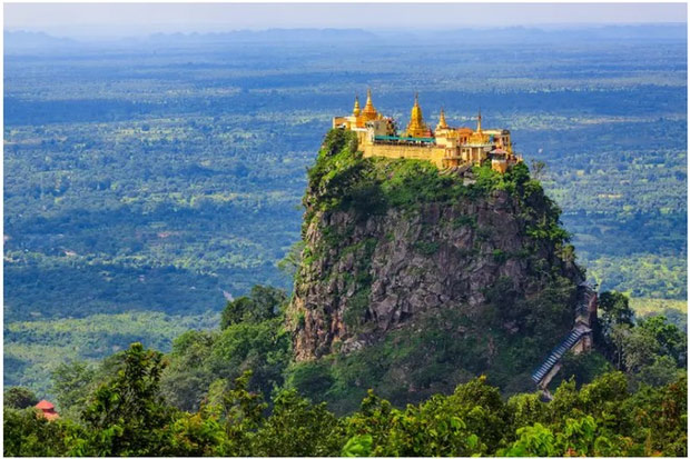   Tu viện Taung Kalat ở Myanmar, tọa lạc trên đỉnh một họng núi lửa cao gần 737 mét so với mực nước biển. Bạn chỉ có thể tiếp cận tu viện Phật giáo này sau khi đã leo 777 bậc thang.  